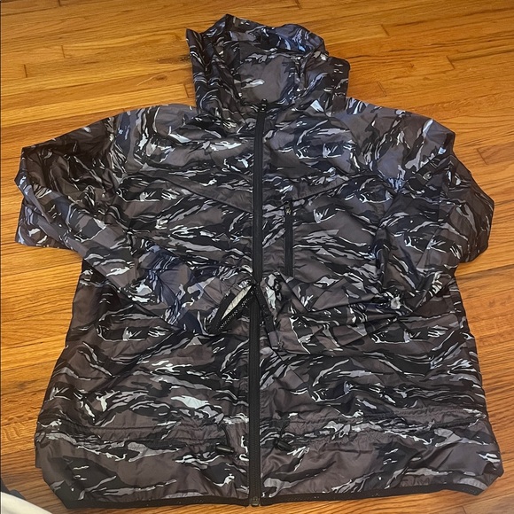 Nike Unisex Camo Windbreaker - Picture 1 of 3